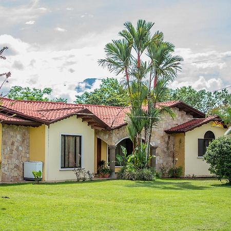 Linda Casa De Verano Con Amplias Zonas Verdes San Isidro De El General Exteriér fotografie