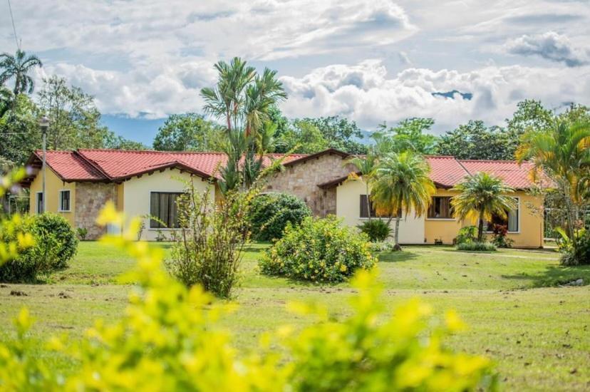 Linda Casa De Verano Con Amplias Zonas Verdes San Isidro De El General Exteriér fotografie