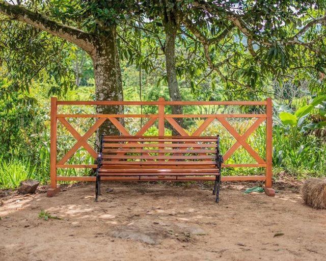 Linda Casa De Verano Con Amplias Zonas Verdes San Isidro De El General Exteriér fotografie