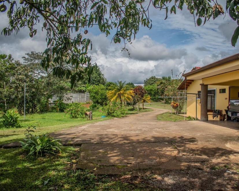 Linda Casa De Verano Con Amplias Zonas Verdes San Isidro De El General Exteriér fotografie
